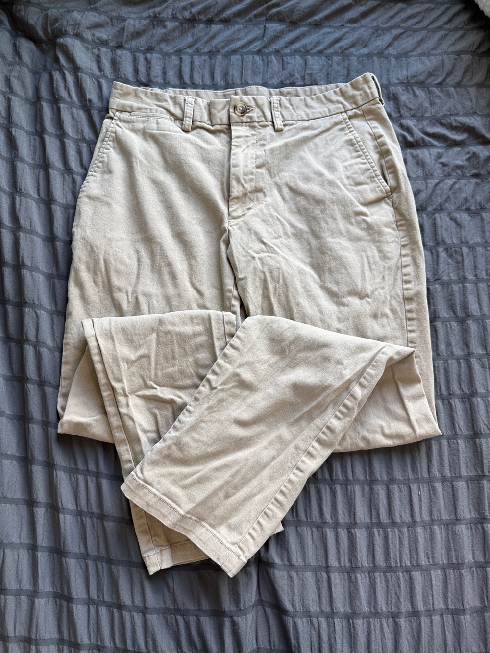 Old Navy Men's Light Khaki Chino Pants